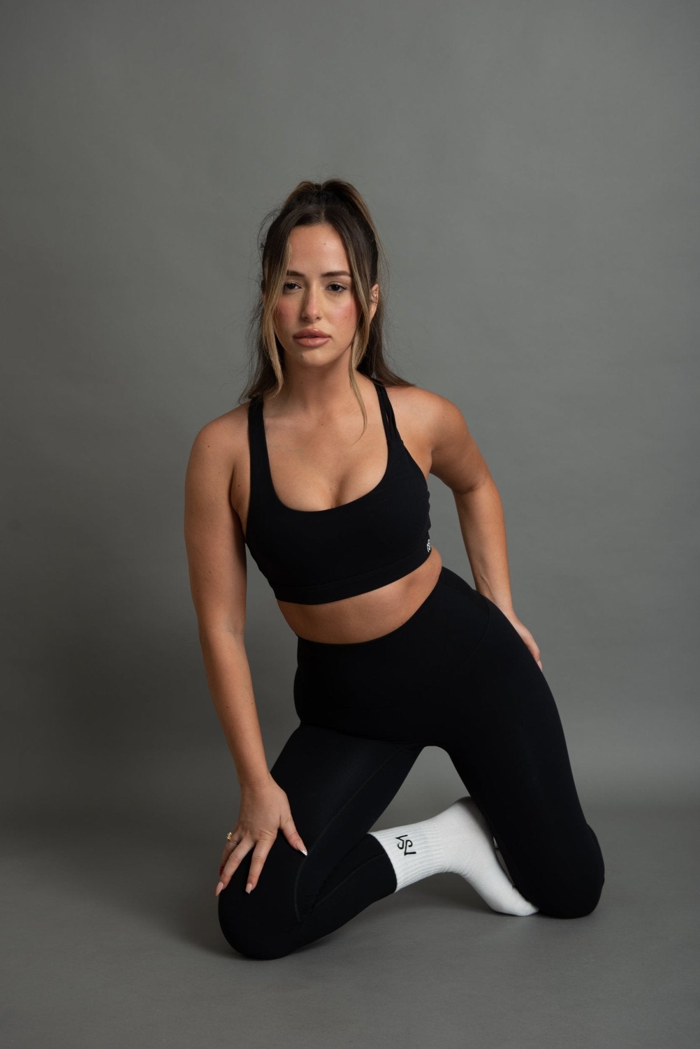 סט כתפיות מוצלבות - Lyra סטסט בגדי ספורט, סט ספורט , טייץ גזרה גבוהה, תמיכה גבוההSAM